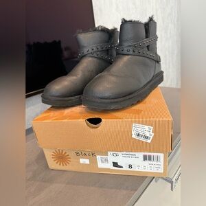 Ugg boots, style: W Emerson, ankle high, jet black color